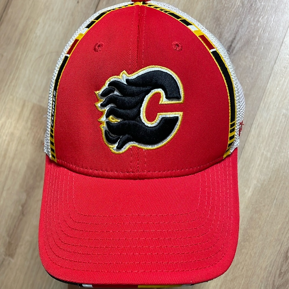 Reebok Calgary Flames Hat‎ Cap. Size L/XL. Red and white. Some marks and stains